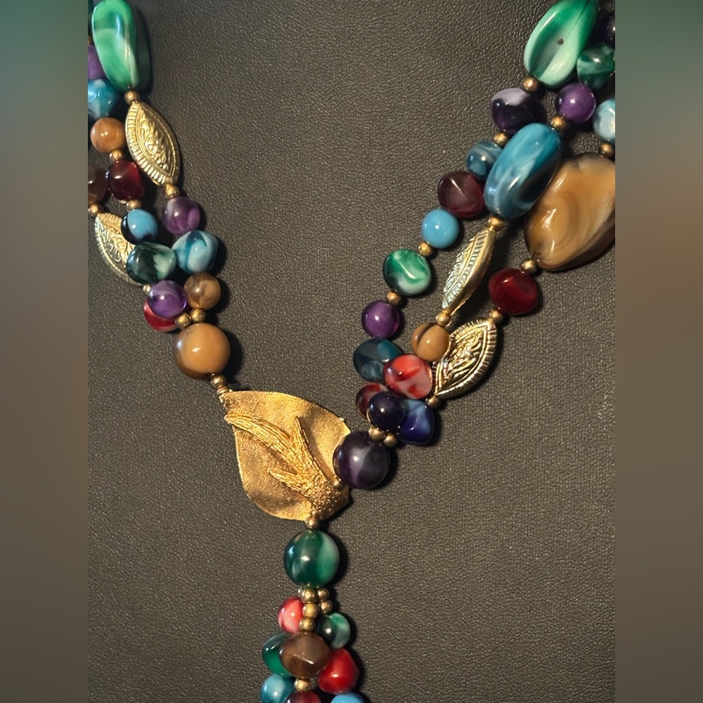 VINTAGE Genuine Lucite Statement Necklace • Gold Leaf Drop • Colorful Boho Luxe - Picture 4 of 16